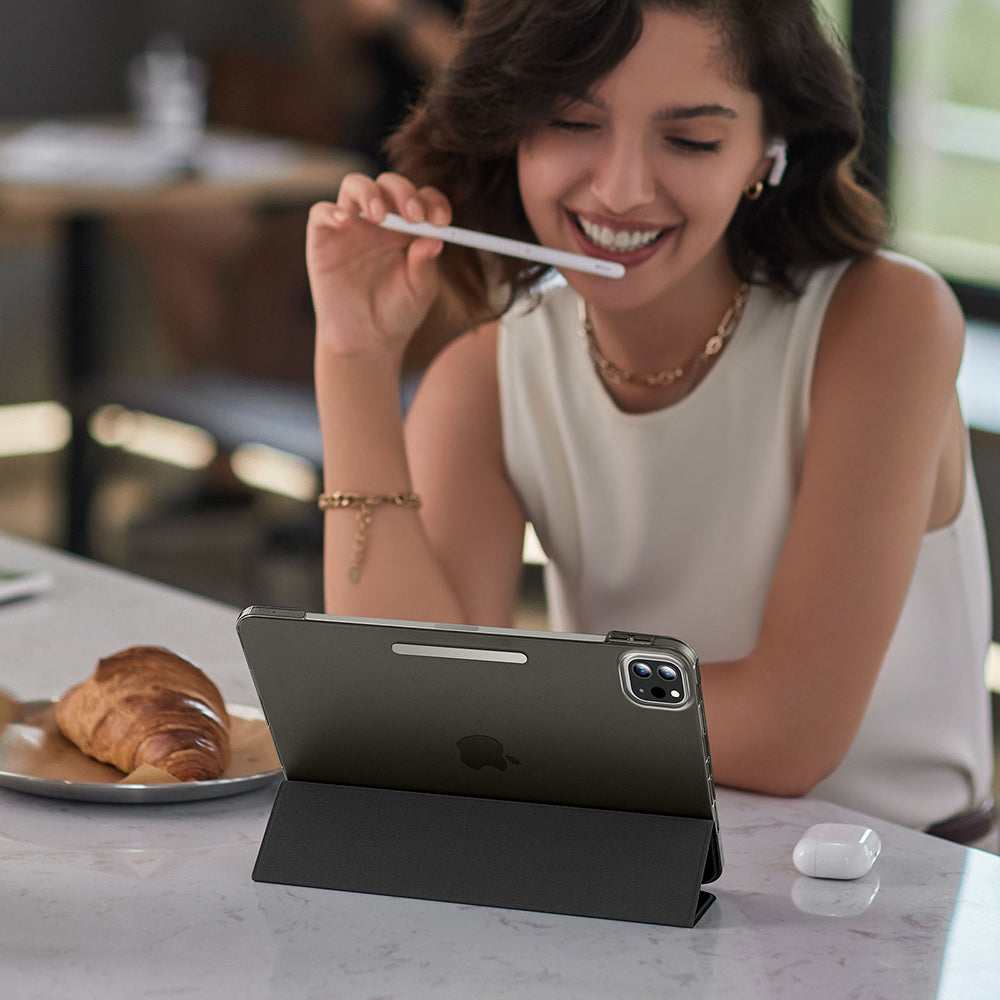 ESR - Ascend Trifold - iPad Pro 13 (2024) / iPad Pro 13 (2025) - Frosted Black