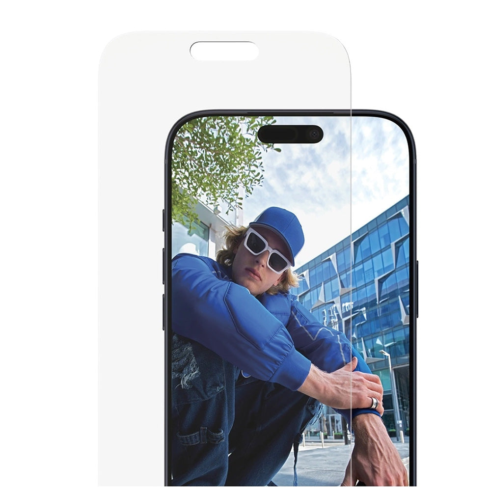 PanzerGlass® - Classic Fit Screen Protector w. EasyAligner - iPhone 17 Pro Max - Clear