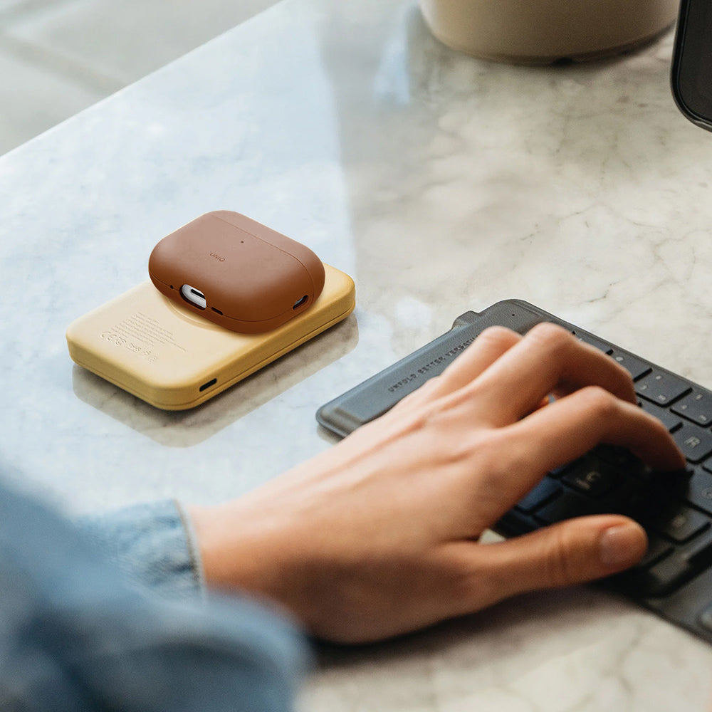 UNIQ - Lyden Vex Series - AirPods Pro 3 - Brown
